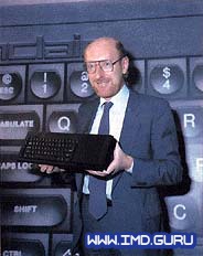 Sir Clive Sinclair presentando el QL